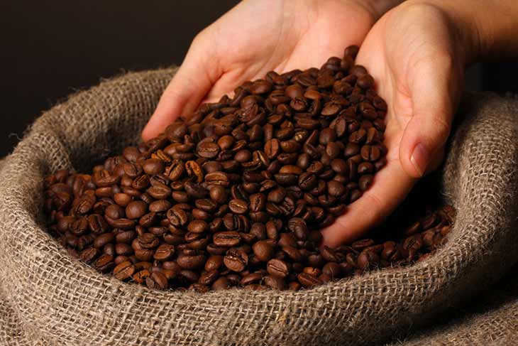 Nâng nui hạt cà phê